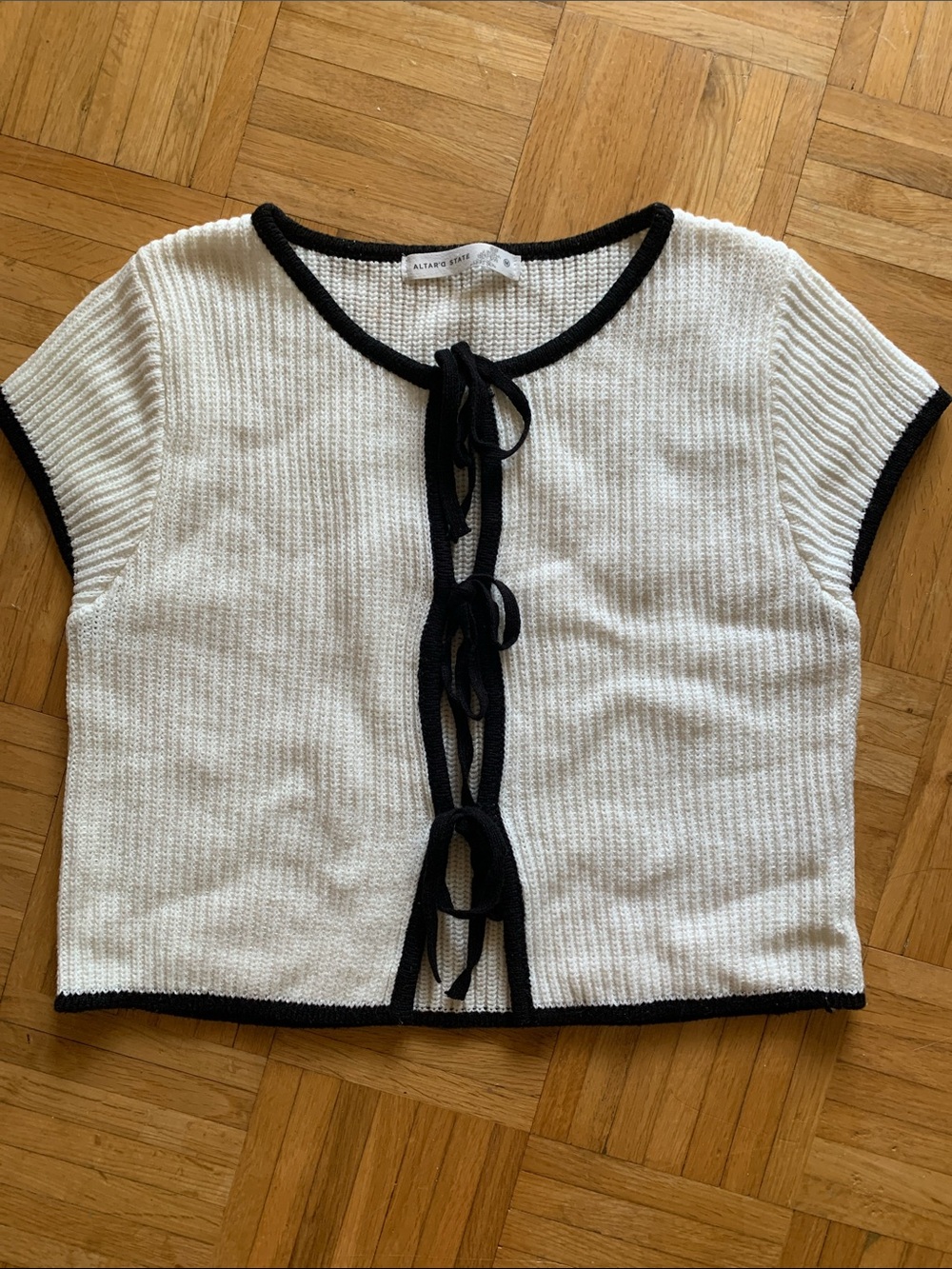 Altar’d State Tie-Front Short Sleeve Knit Cardigan NWOT Girls Size Medium